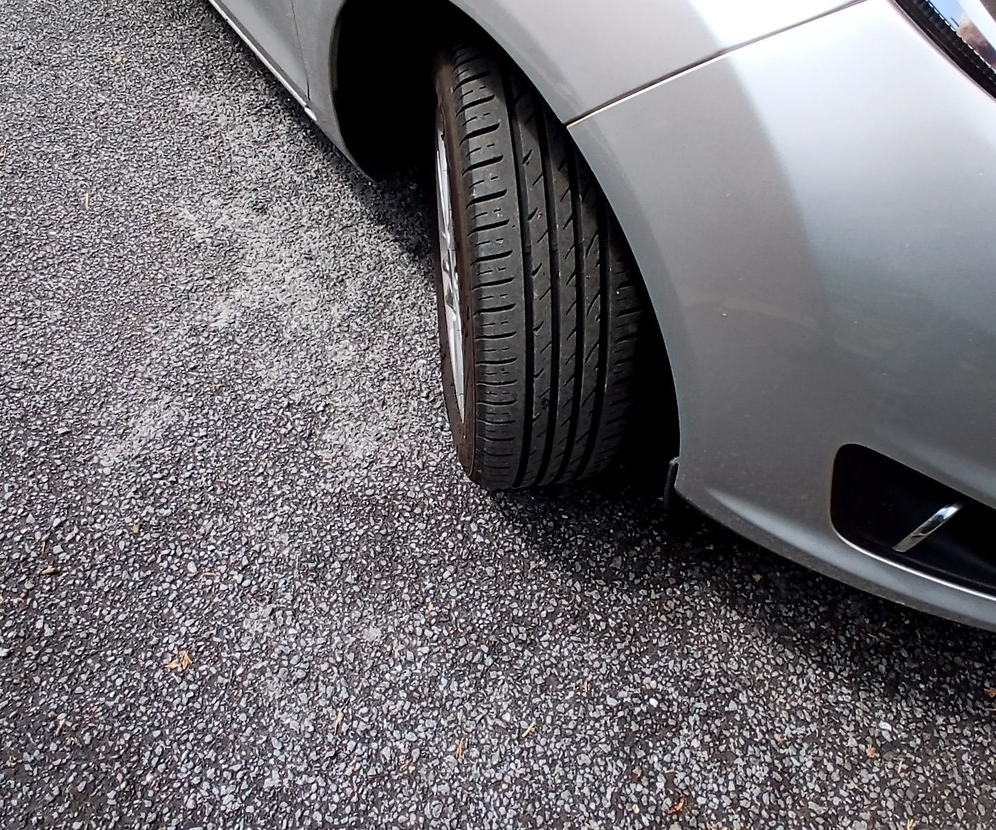 driver_front_side_tyre